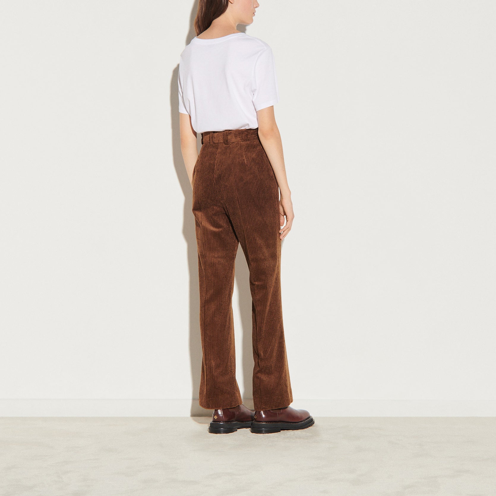 Pantalon droit en velours côtelé Faume - seconde main