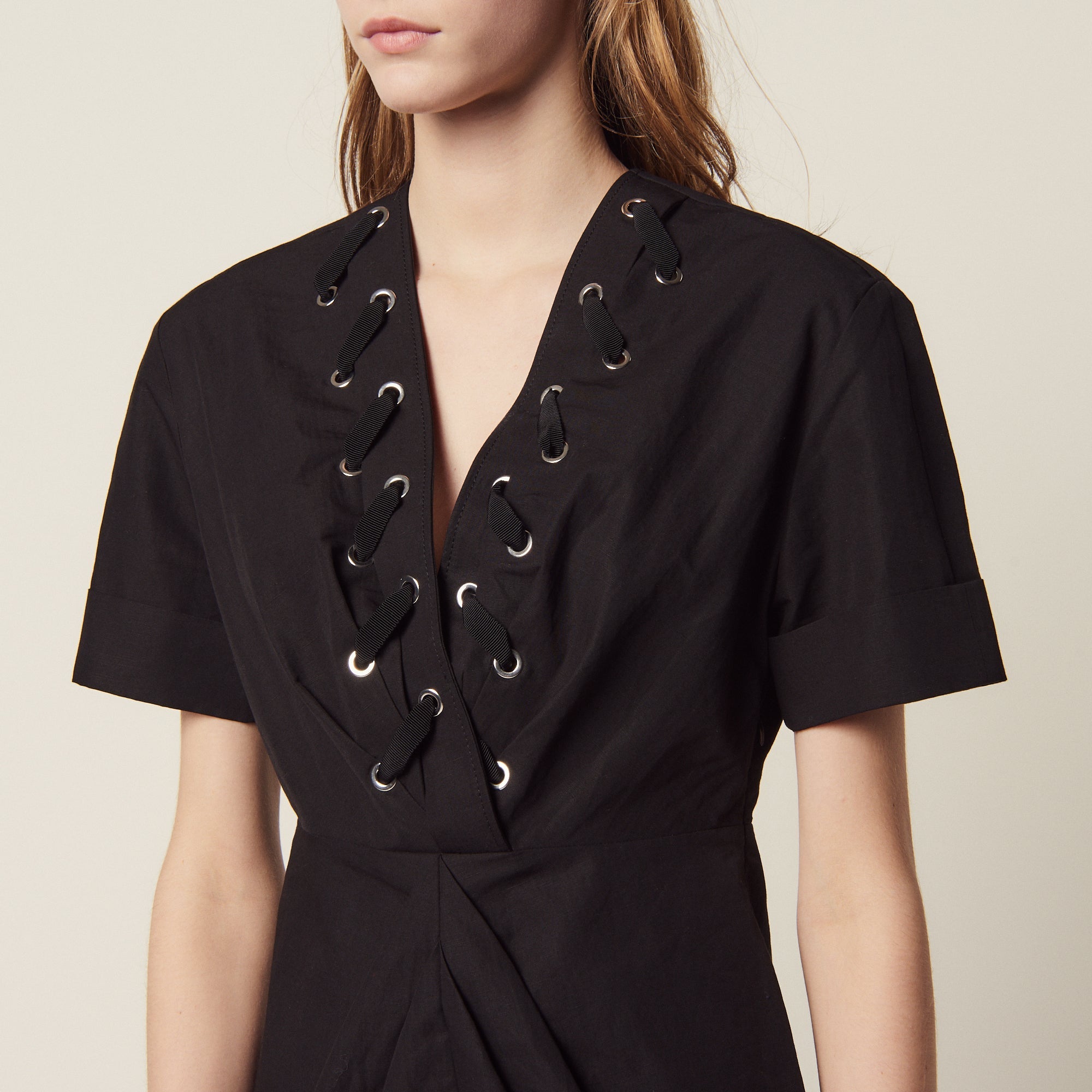 Robe courte ornée d'œillets entrelacés Faume - seconde main